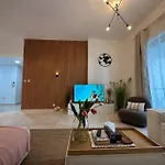 2 Bedrooms Apartment With Marina Views